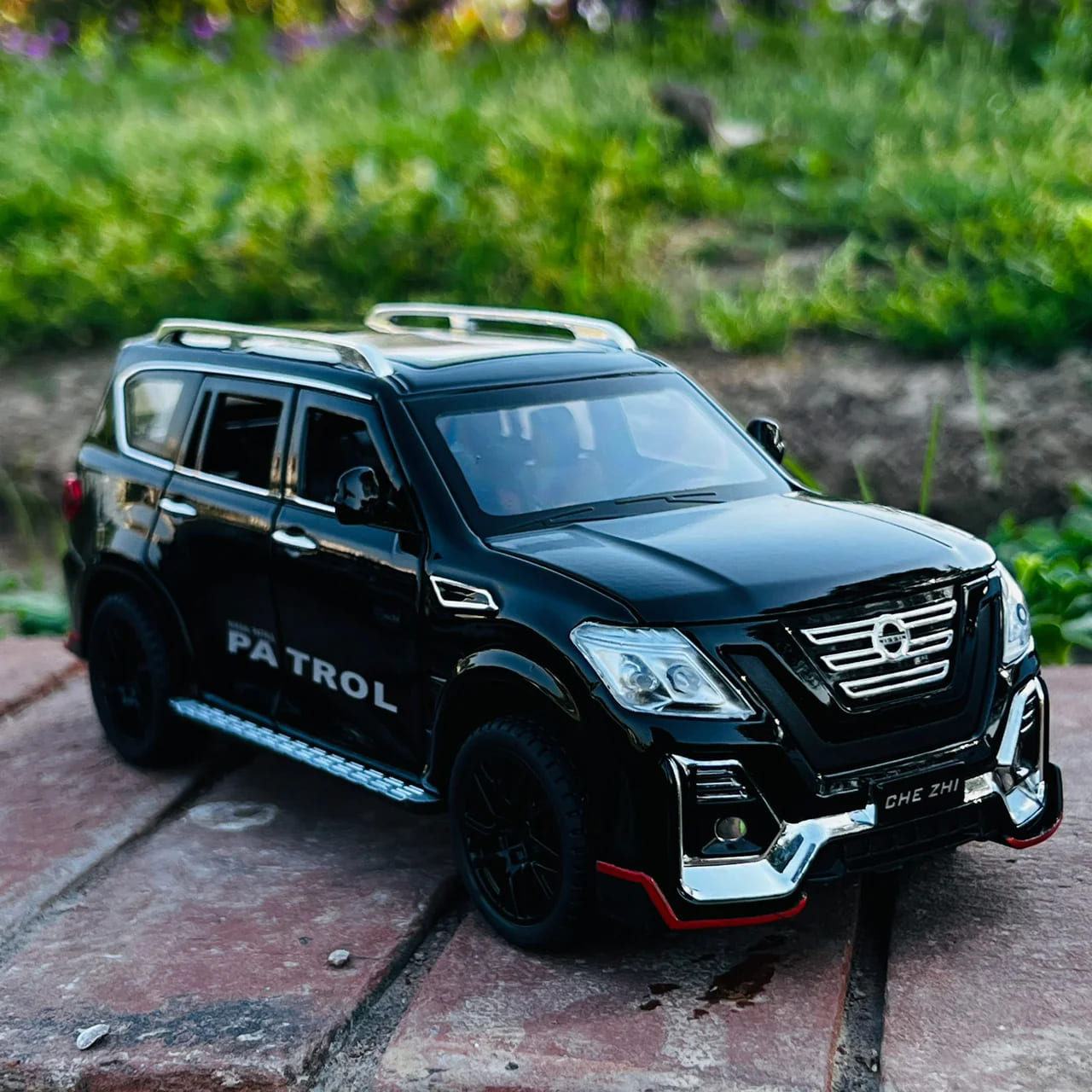 1:24 Scale Diecast Nissan Patrol Model Car